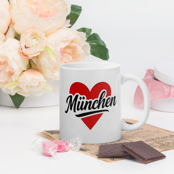 Weiße, glänzende Tasse